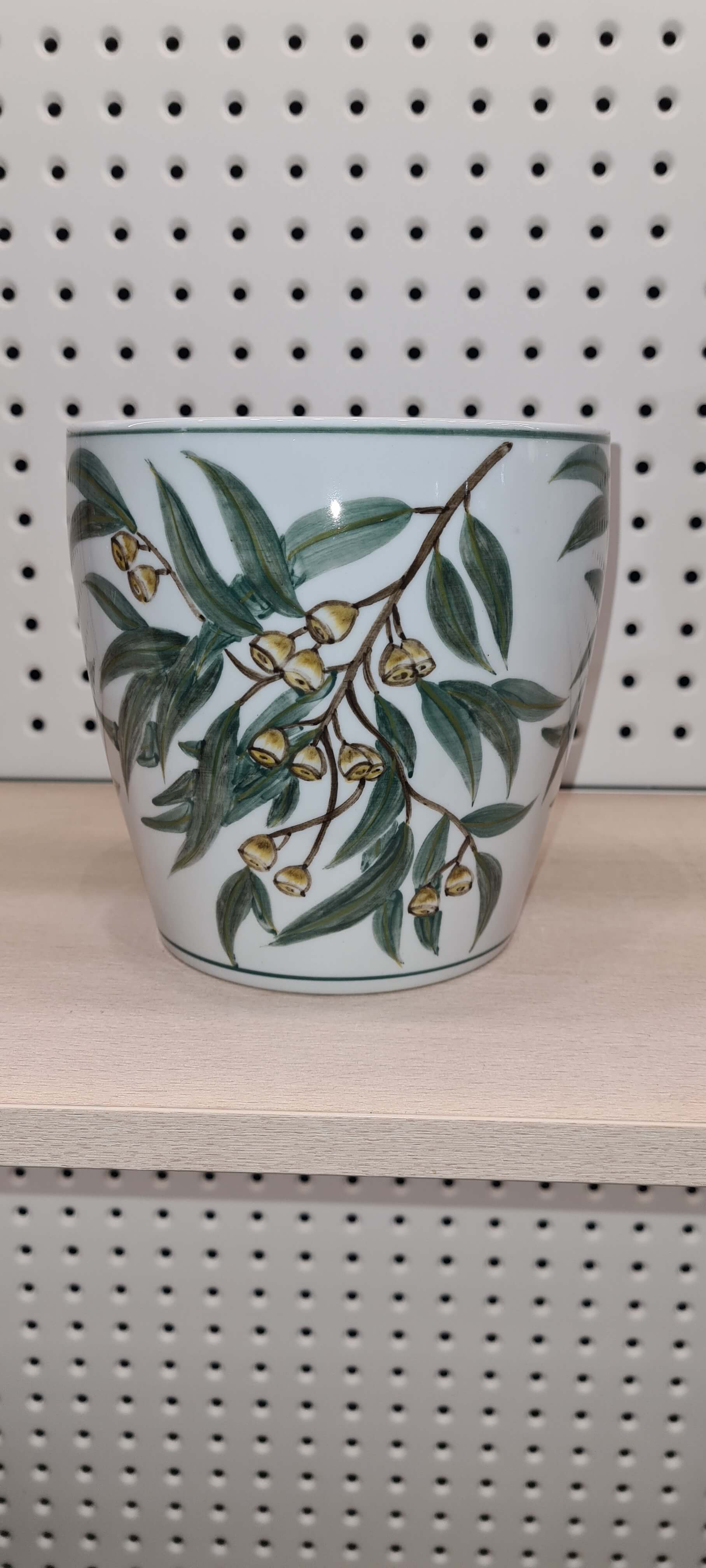 PE0088 - GUM NUTS  PLANTERS - SET OF 4
