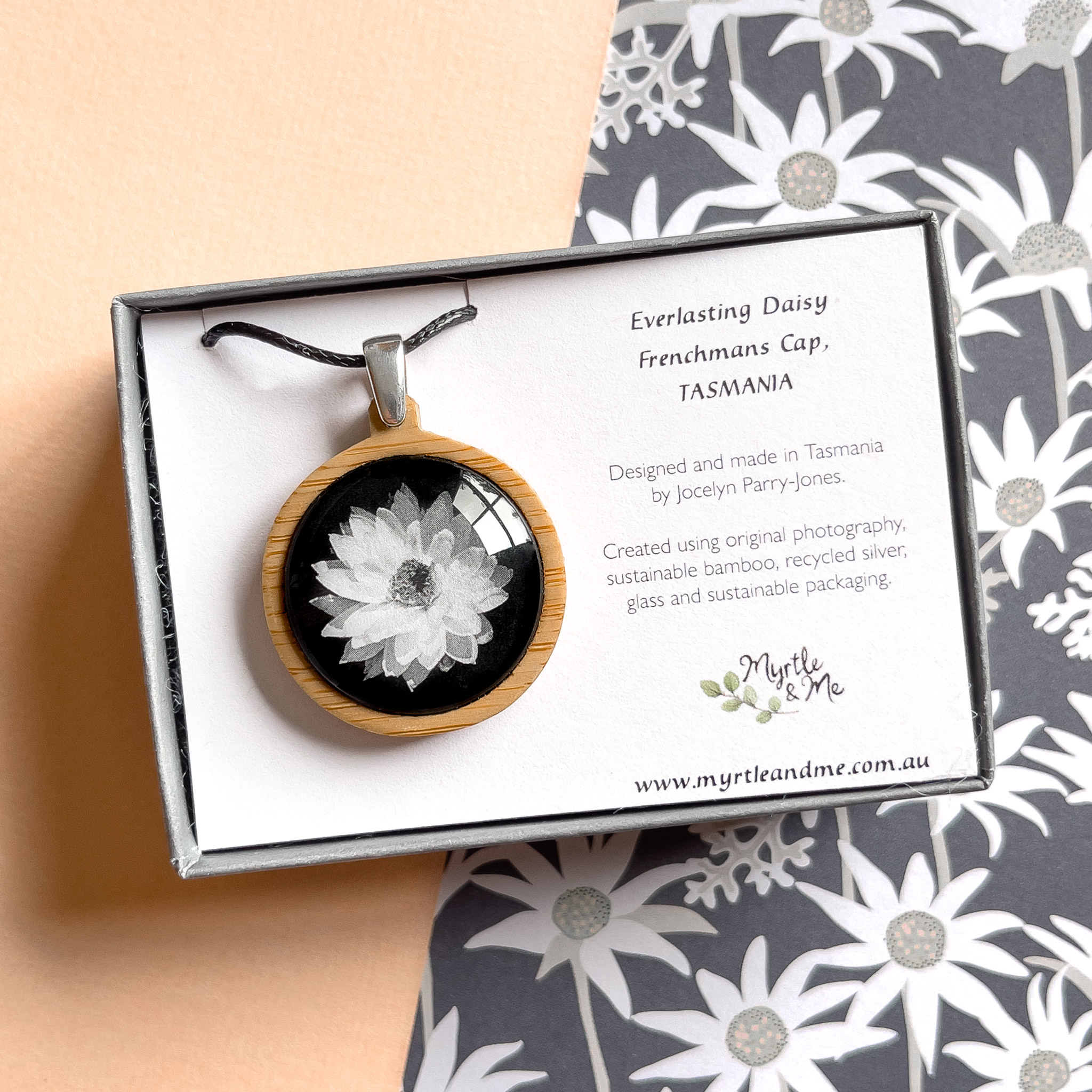 Everlasting Daisy Pendants - Bamboo